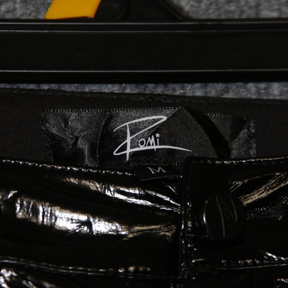 ROMI Womens Black Patent Bow Detail Cutout Leggings Pants Size M Vinyl Pants - Picture 3 of 6